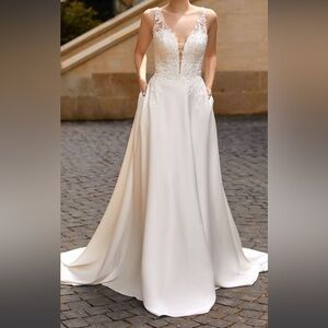 Light weight ivory wedding gown